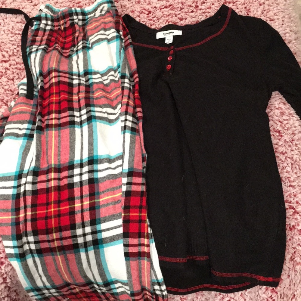 M Pajama set by SONOMA. Top is a medium. Pants are drawstring